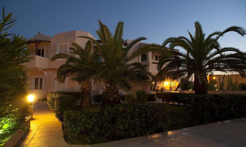 Hotel Caretta Beach Gerani  Exterior photo