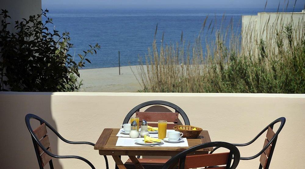 Hotel Caretta Beach Gerani  Exterior photo